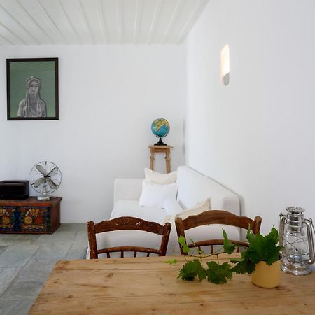 Mezzolovero Suites Кимолос Экстерьер фото