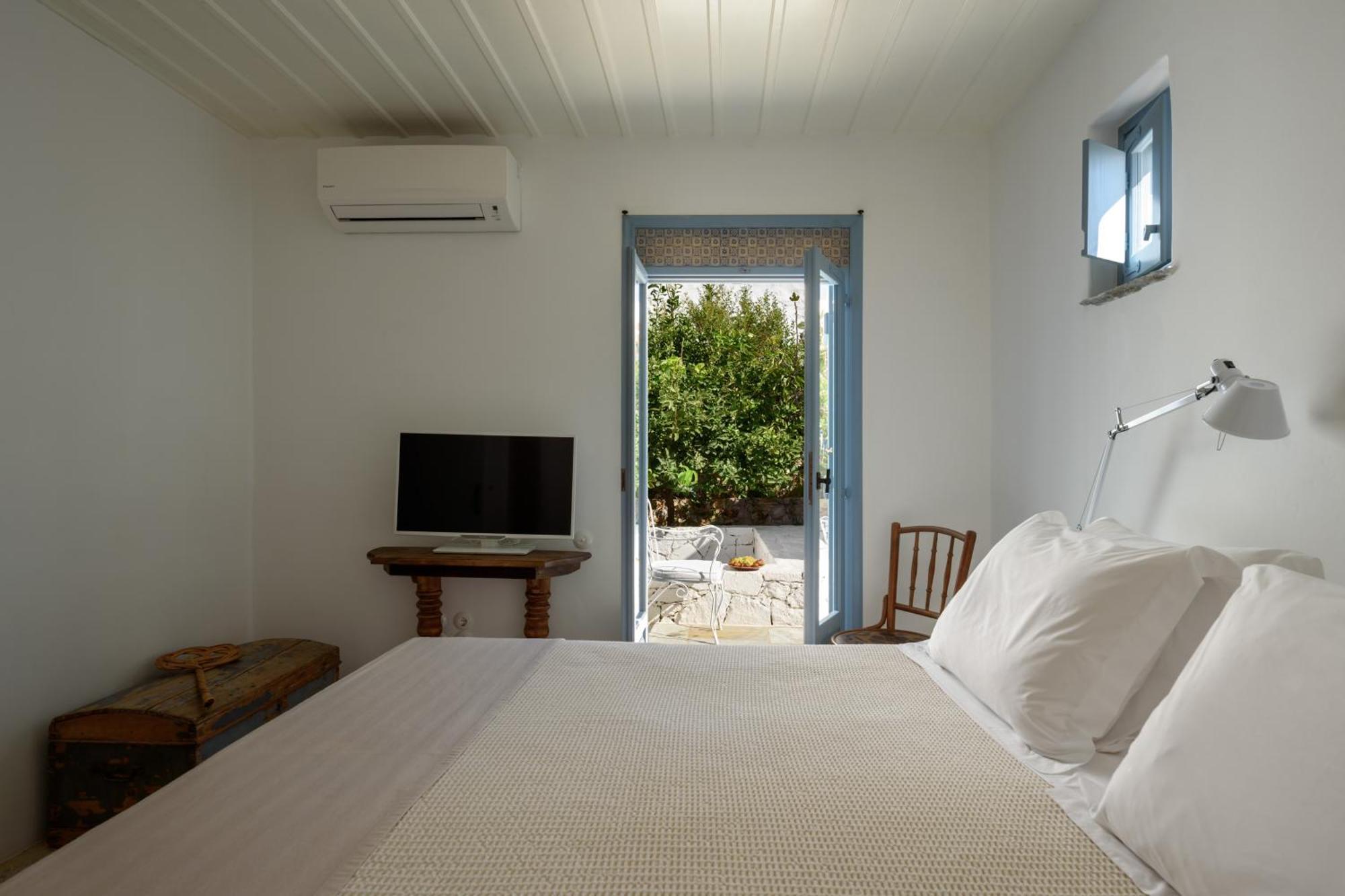 Mezzolovero Suites Кимолос Экстерьер фото