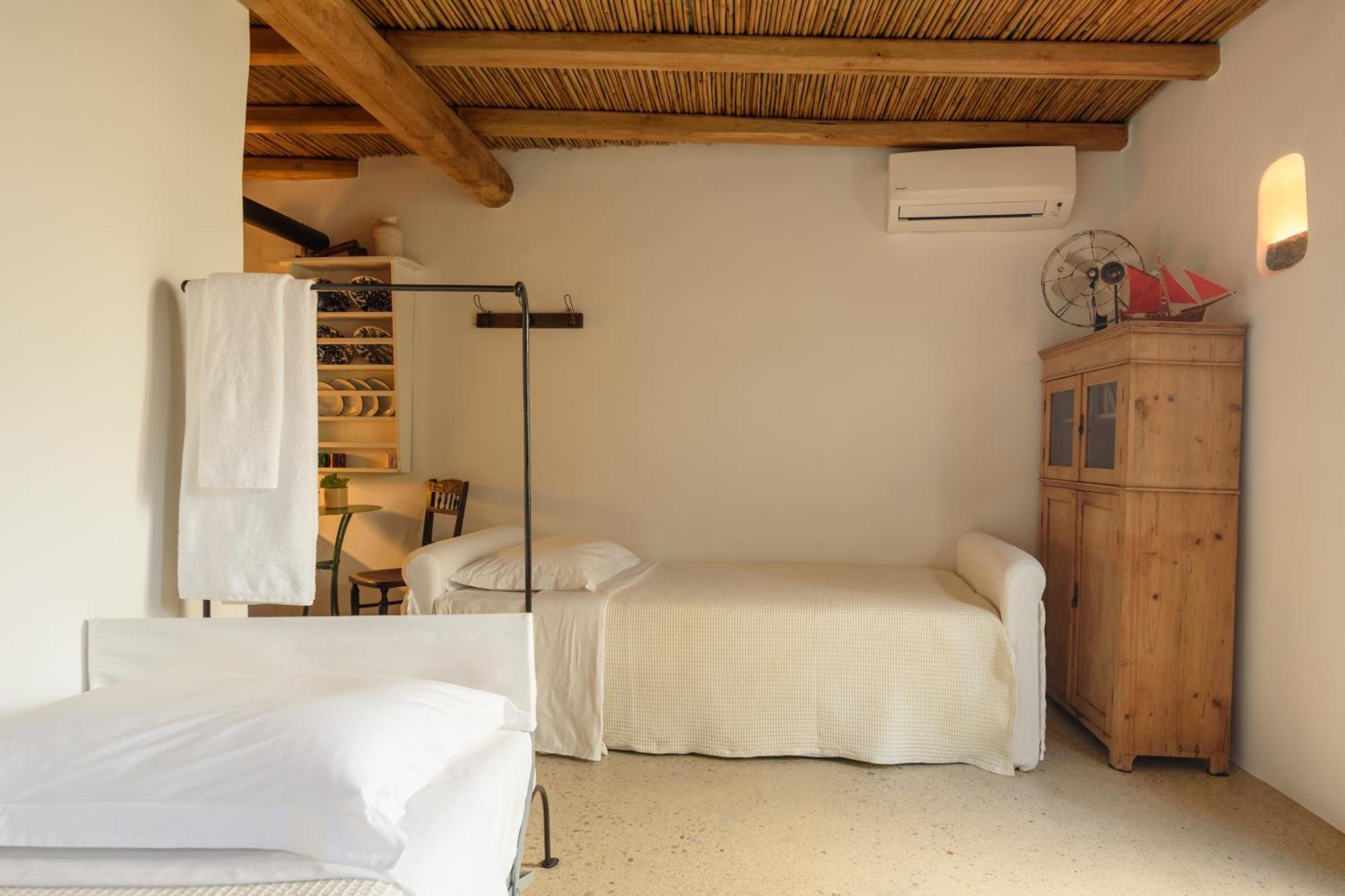 Mezzolovero Suites Кимолос Экстерьер фото