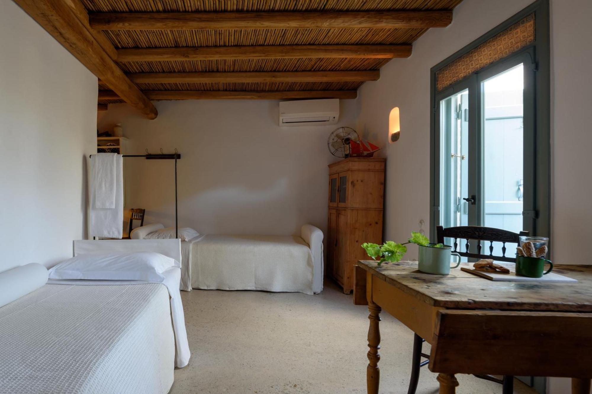 Mezzolovero Suites Кимолос Экстерьер фото