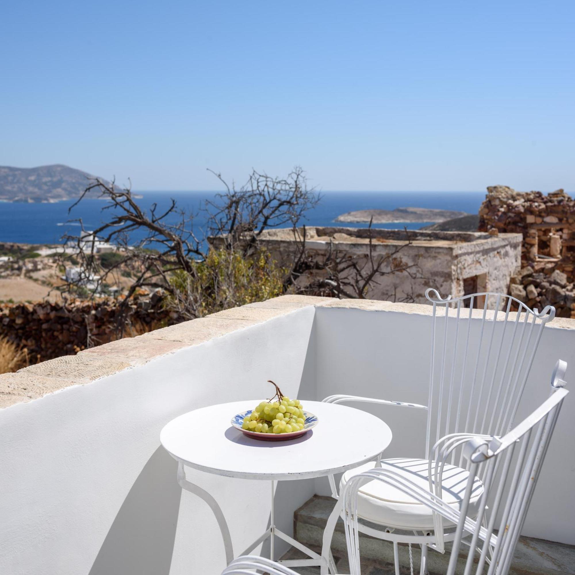 Mezzolovero Suites Кимолос Экстерьер фото